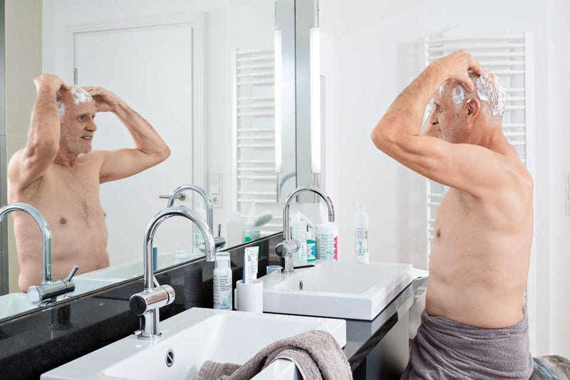 Man washing hair 